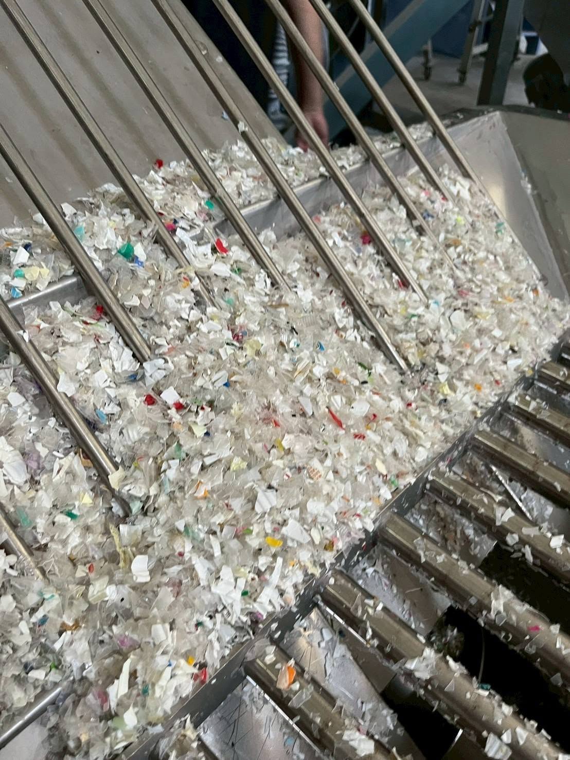 海洋プラスチックの破砕・ろ過・選別工程